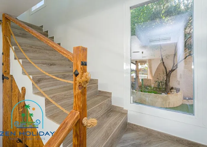 Stunning Gabriella Private Pool Caserio Canada