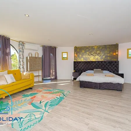 Stunning Gabriella Private Pool 别墅